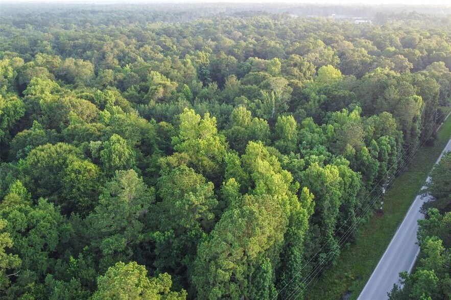 0 Waukegan, Conroe, TX à louer - Photo de l’immeuble – Image 2 sur 20