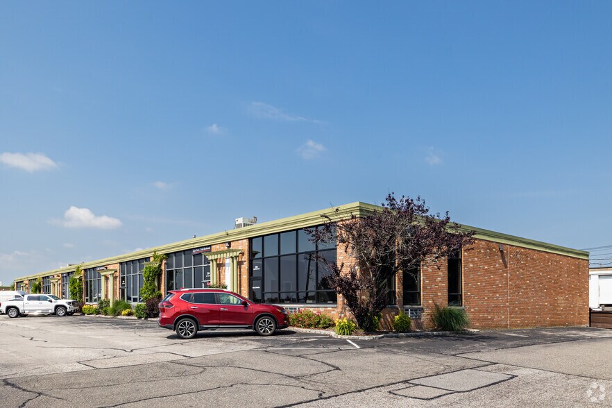 260-286 Newtown Rd, Plainview, NY à louer - Photo de l’immeuble – Image 3 sur 5
