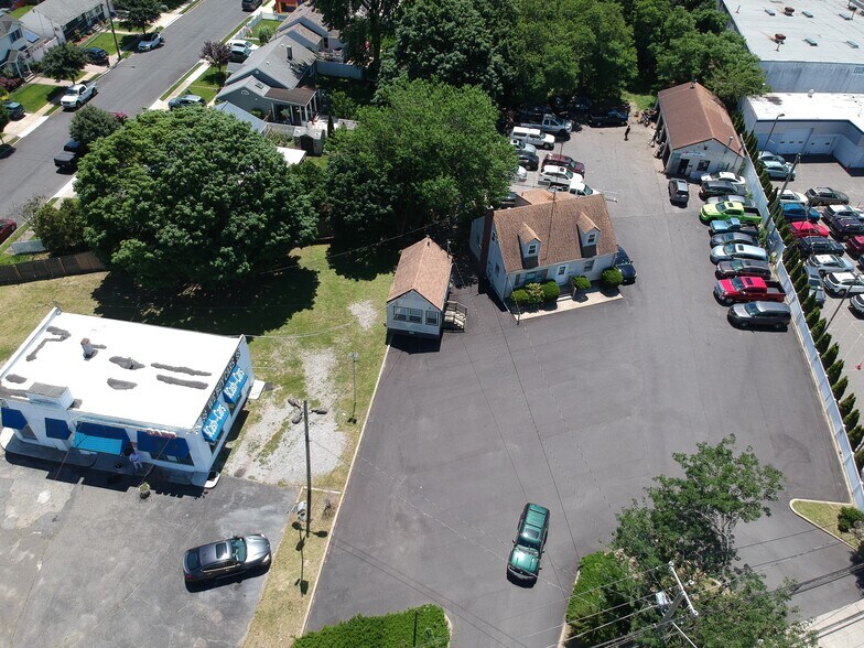309 & 315 Sunrise Hwy., Lindenhurst portefeuille de 2 biens à vendre sur LoopNet.fr - Photo de l’immeuble – Image 3 sur 10