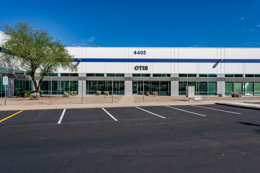 4405 E Baseline Rd, Phoenix, AZ à louer - Photo de l’immeuble – Image 3 sur 7