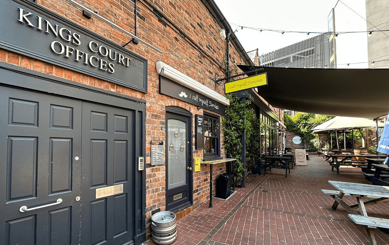 Railway St, Altrincham à louer Photo de l’immeuble– Image 1 sur 2