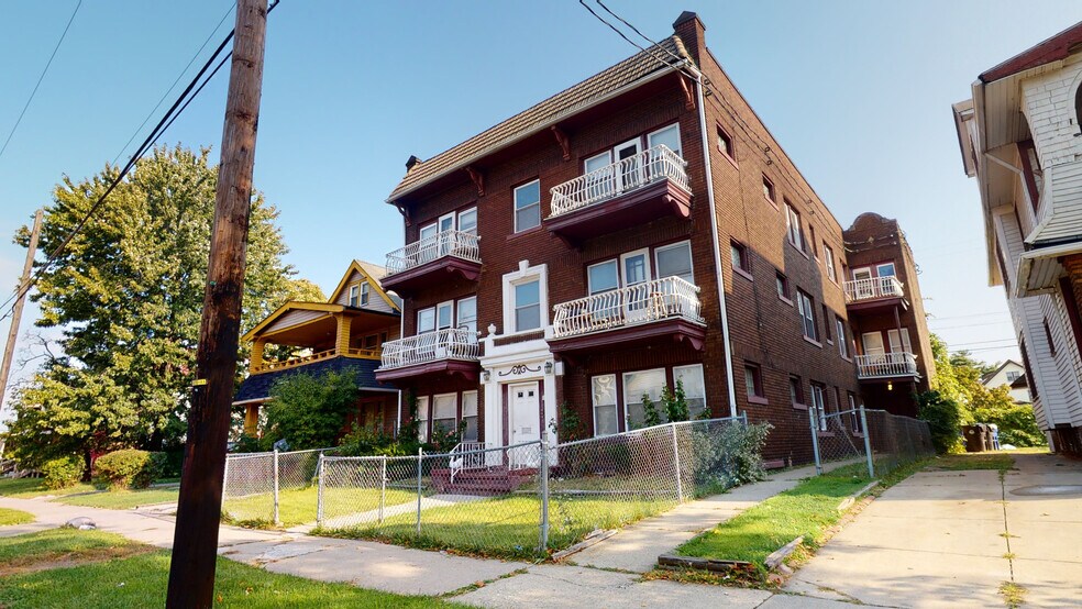 881 Eddy Rd, Cleveland, OH à vendre - Photo de l’immeuble – Image 3 sur 6