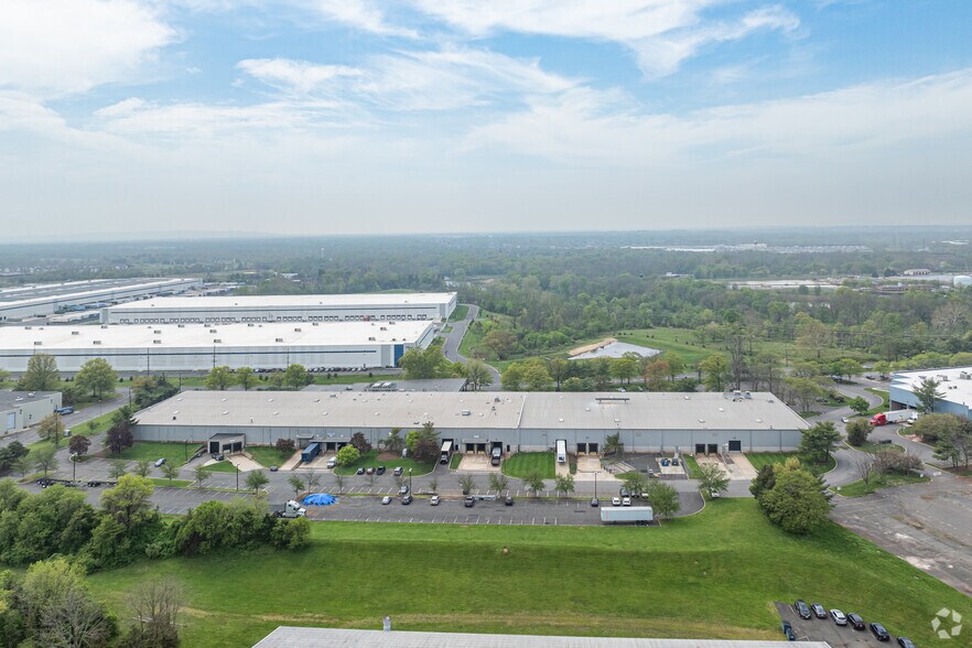 100 Randolph Rd, Somerset, NJ à louer - Photo de l’immeuble – Image 2 sur 6