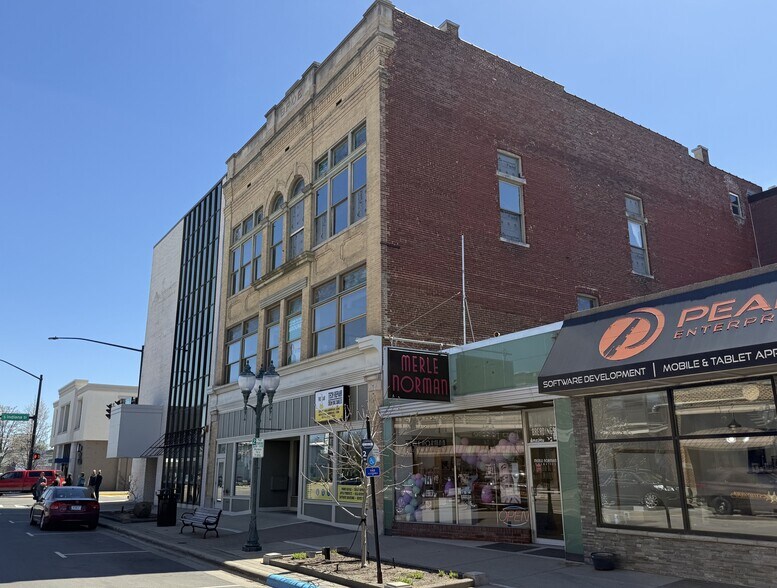 120 E Center St, Warsaw, IN à louer - Photo de l’immeuble – Image 1 sur 4
