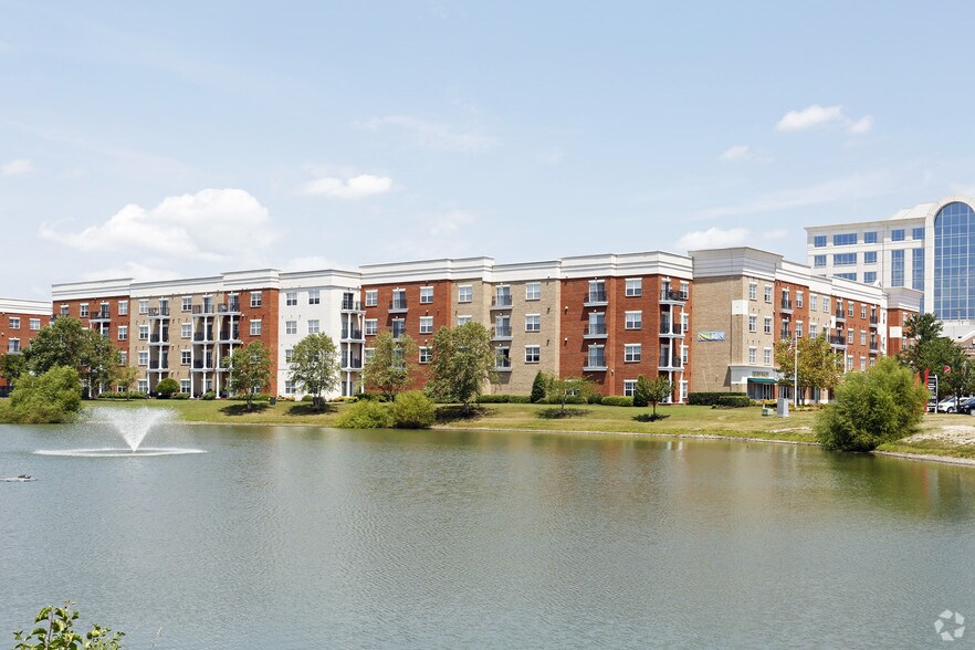 675 Town Center Dr, Newport News, VA à louer - Photo de l’immeuble – Image 2 sur 7