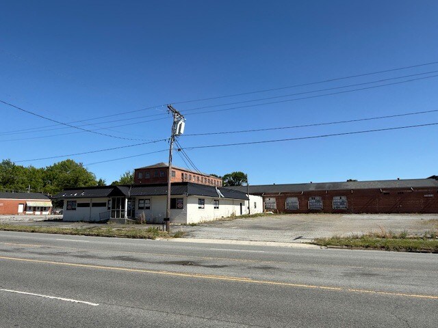 1569 W English Rd, Thomasville, NC à vendre - Photo de l’immeuble – Image 2 sur 3