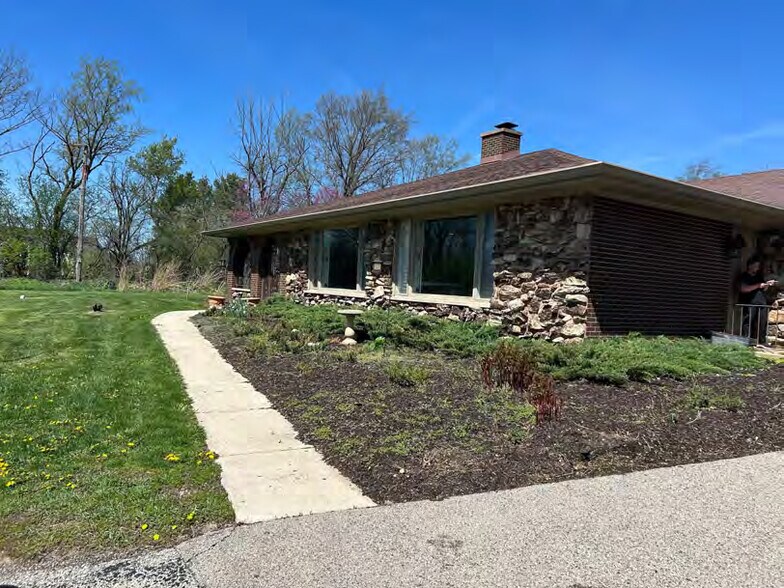 5430 Hillside Rd, Crystal Lake, IL à vendre - Photo de l’immeuble – Image 3 sur 3