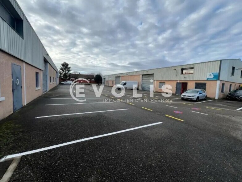 Local d’activités dans Meyzieu à louer - Photo de l’immeuble – Image 3 sur 5