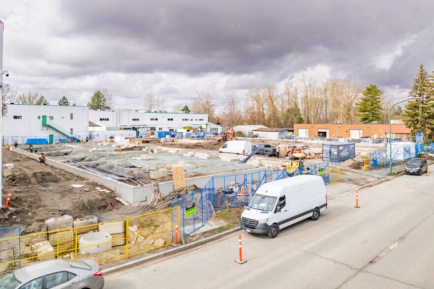 7411 Lowland Dr, Burnaby, BC à vendre - Photo de la construction – Image 2 sur 3