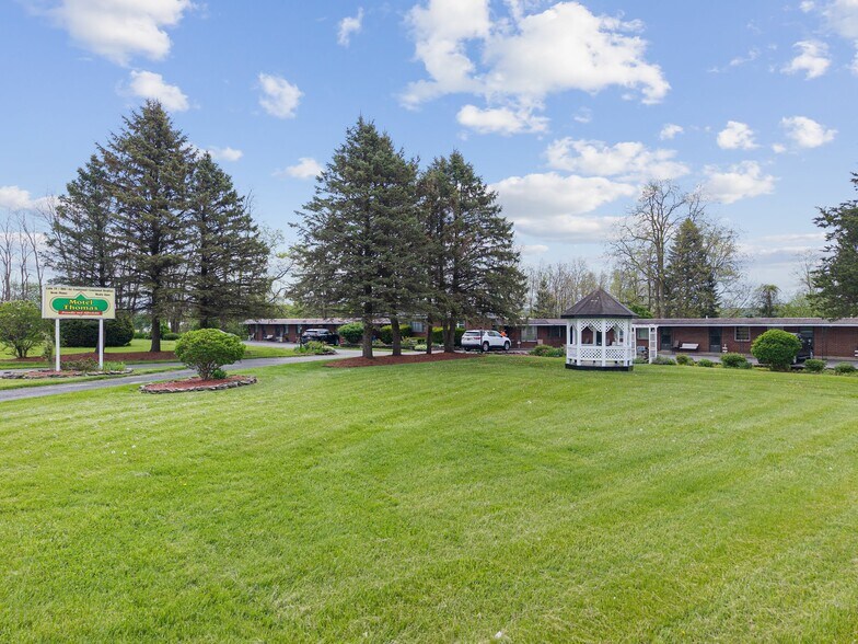 2100 W Genesee Tpke, Camillus, NY à vendre - Photo de l’immeuble – Image 1 sur 14