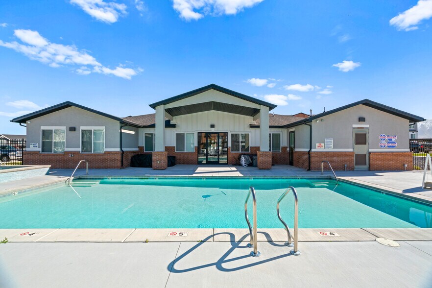 1241 N Lexington Greens Dr, Tooele, UT à vendre - Photo de l’immeuble – Image 2 sur 24