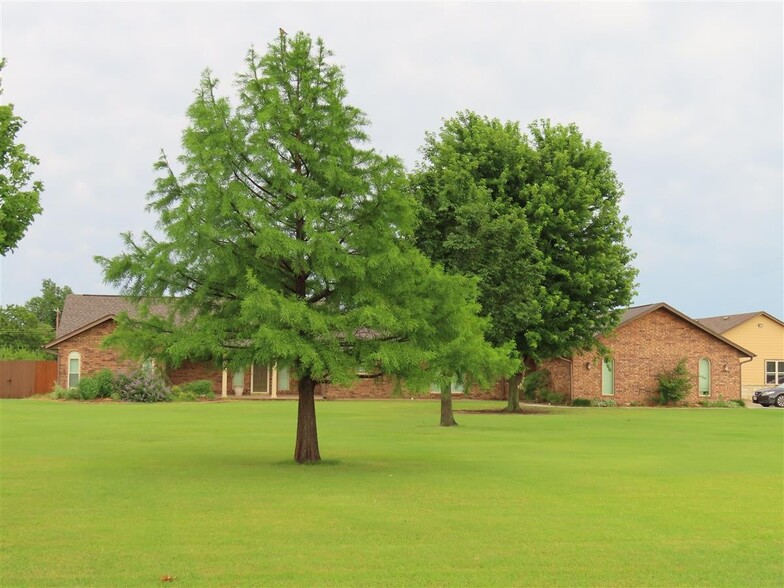1220 S Santa Fe Ave, Moore, OK à vendre - Photo principale – Image 1 sur 2