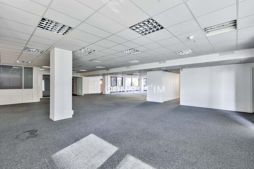 Bureau dans Saint-Cloud à vendre - Photo intérieure – Image 2 sur 13