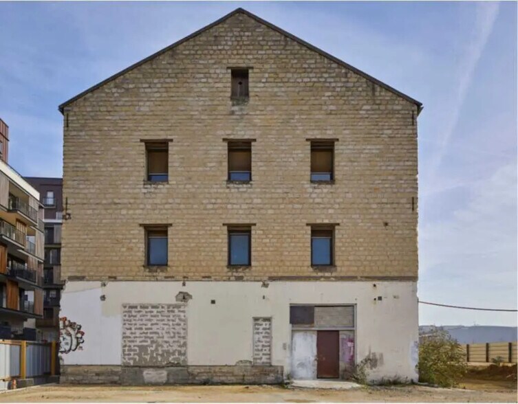 Bureau dans Vitry-sur-Seine à vendre - Photo de l’immeuble – Image 2 sur 8