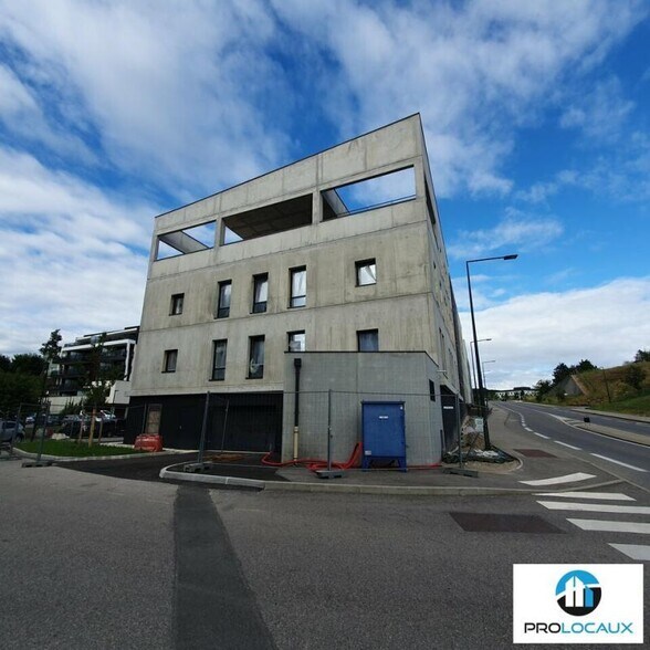 Bureau dans Voiron à louer - Photo de l’immeuble – Image 1 sur 12