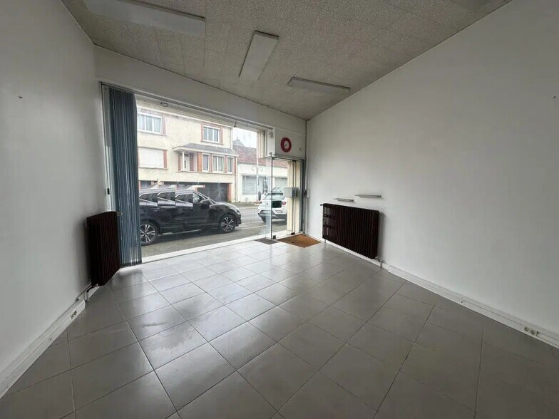 Local commercial dans Lucé à vendre - Photo de l’immeuble – Image 3 sur 10