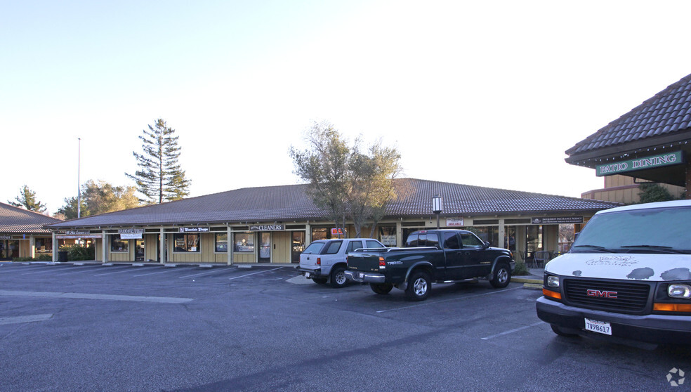 14 Victor Sq, Scotts Valley, CA à louer - Photo de l’immeuble – Image 3 sur 3
