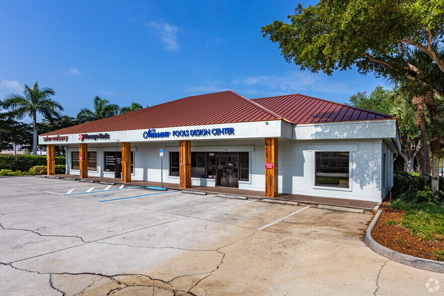 5187 Tamiami Trl N, Naples, FL à louer - Photo principale – Image 1 sur 2