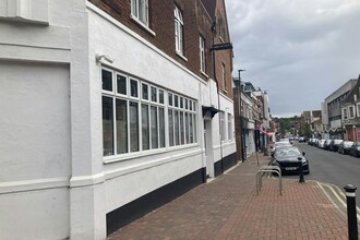 121 London Rd, Camberley à louer Photo de l’immeuble– Image 2 sur 2