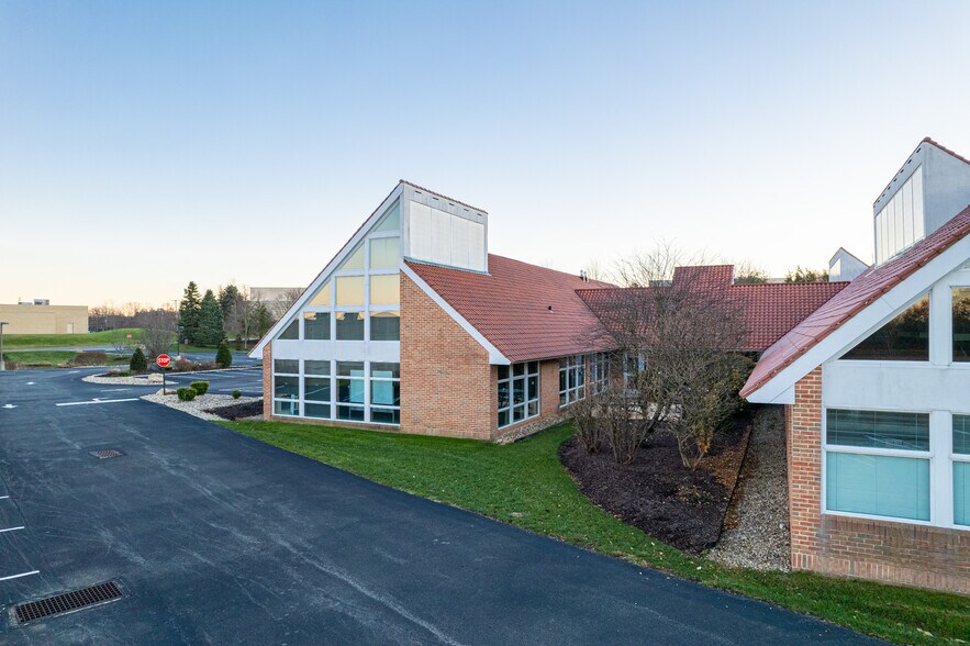 502 Keystone Dr, Warrendale, PA à vendre - Photo de l’immeuble – Image 2 sur 14