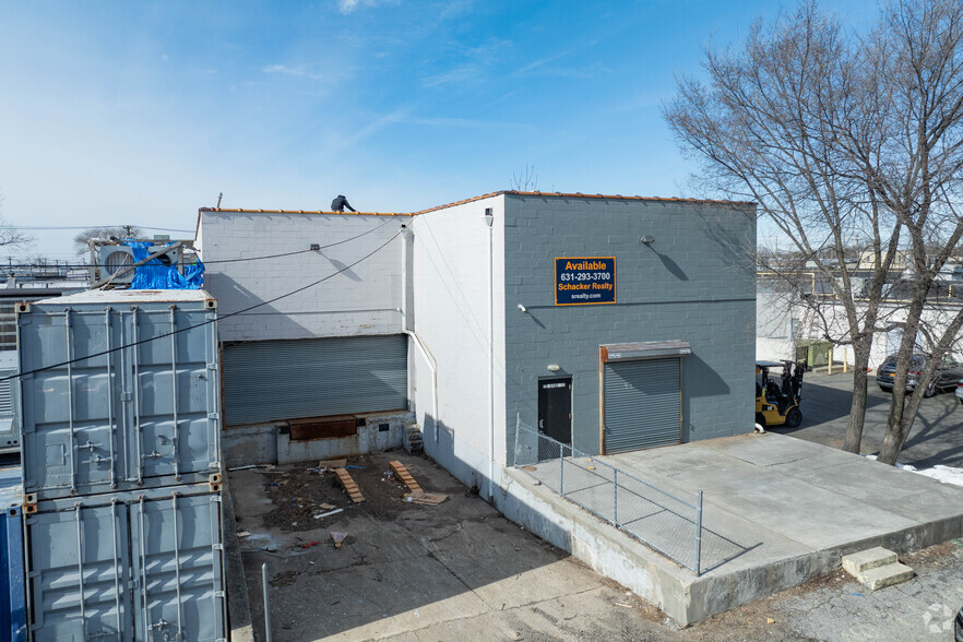 74 State St, Westbury, NY à louer - Photo de l’immeuble – Image 3 sur 5