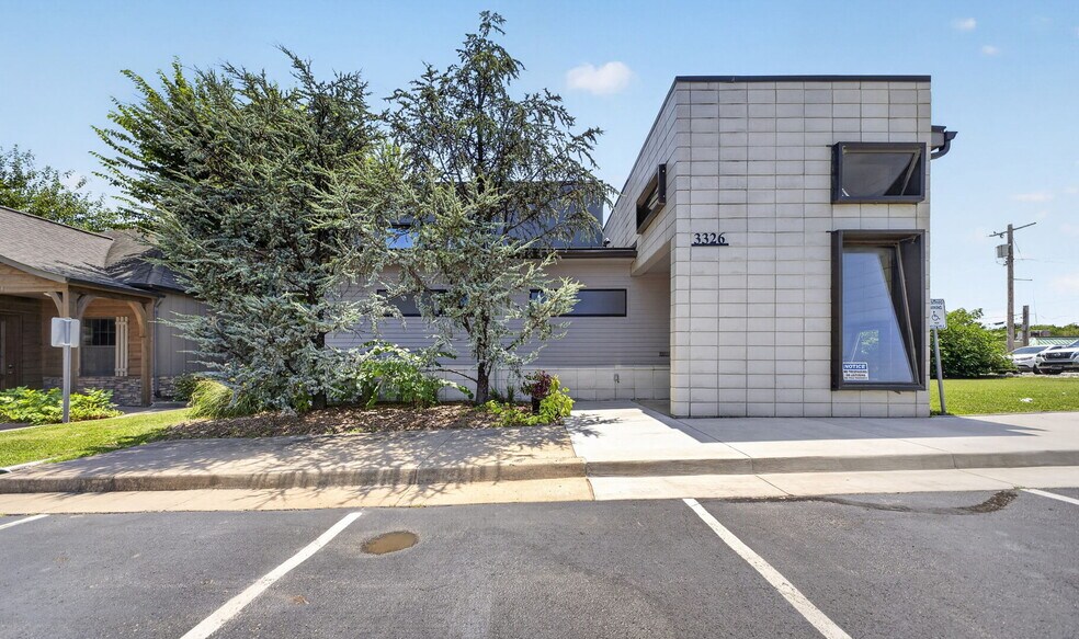 3326 E 27th Pl S, Tulsa, OK à louer - Photo de l’immeuble – Image 3 sur 31