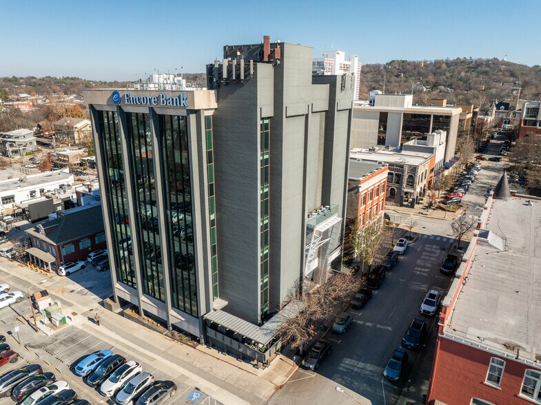 112 W Center St, Fayetteville, AR à vendre - Photo de l’immeuble – Image 1 sur 25