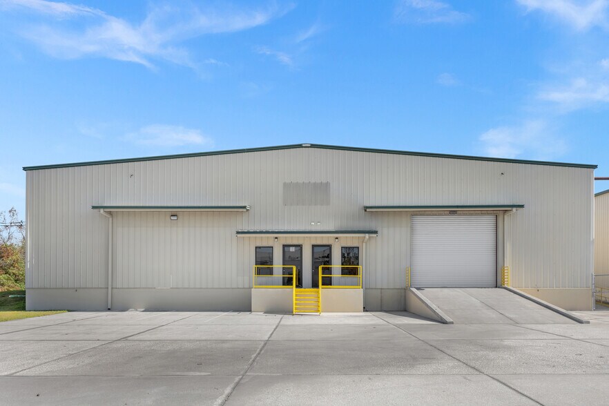 111 Industrial Blvd, Winter Haven, FL à louer - Photo de l’immeuble – Image 1 sur 10