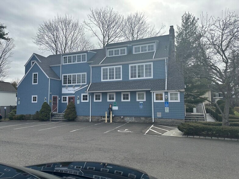 95 Reef Rd, Fairfield, CT à louer - Photo de l’immeuble – Image 2 sur 14