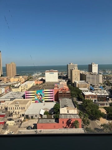 615 N Upper Broadway St, Corpus Christi, TX à louer Photo de l’immeuble– Image 1 sur 2