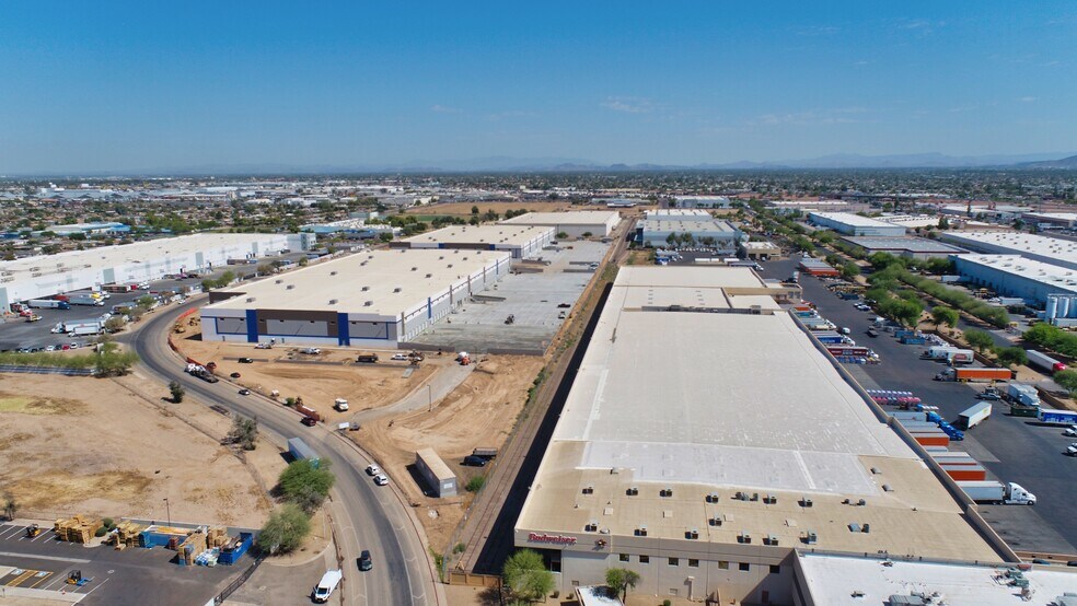 4375 N 45th Ave, Phoenix, AZ à louer - Photo de l’immeuble – Image 2 sur 6