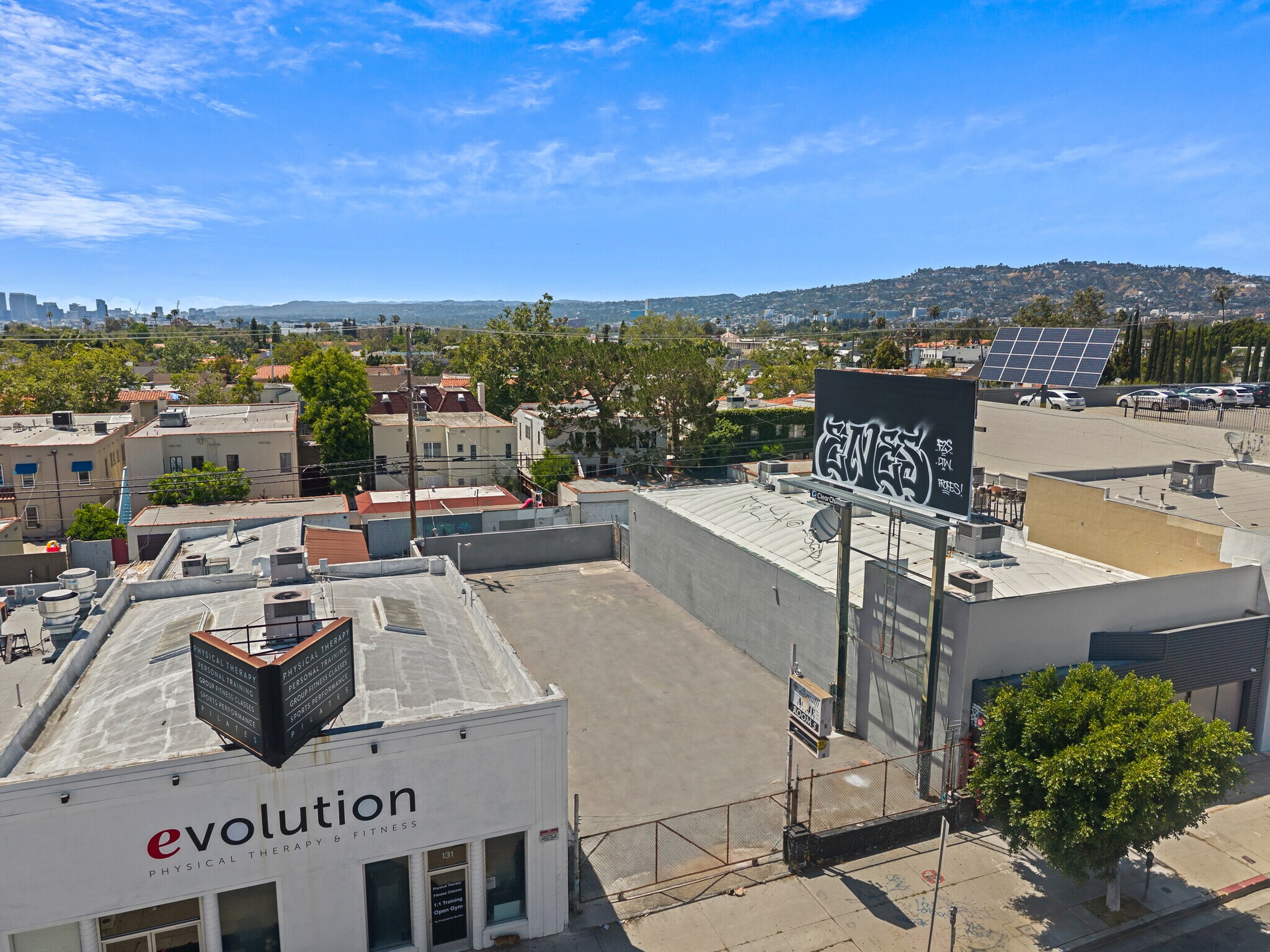 133 N La Brea Ave, Los Angeles, CA à vendre Photo de l’immeuble– Image 1 sur 7