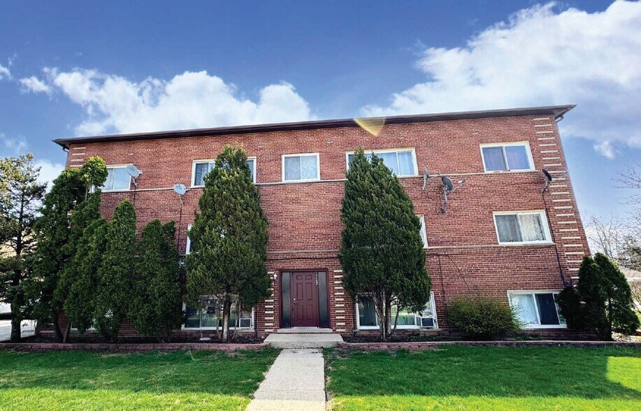 732 W Roy Dr, Villa Park, IL à vendre - Photo principale – Image 1 sur 14
