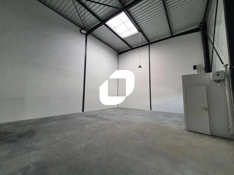 Local d’activités dans Bussy-Saint-Georges à louer - Photo intérieure – Image 2 sur 28