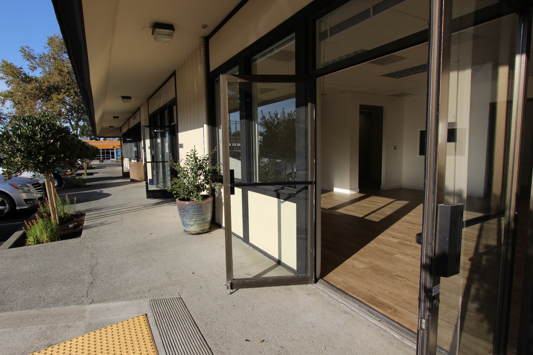 2483 Old Middlefield Way, Mountain View, CA à louer Photo intérieure– Image 1 sur 3