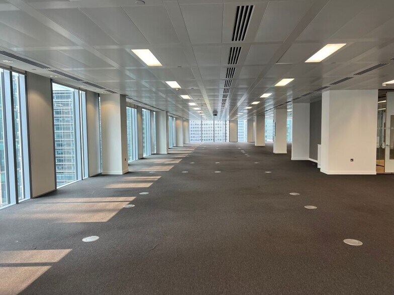5 Churchill Pl, Londres à louer - Photo de l’immeuble – Image 1 sur 4