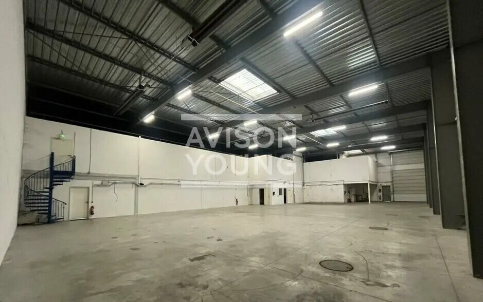 Local d’activités dans Massy à louer - Photo de l’immeuble – Image 2 sur 4