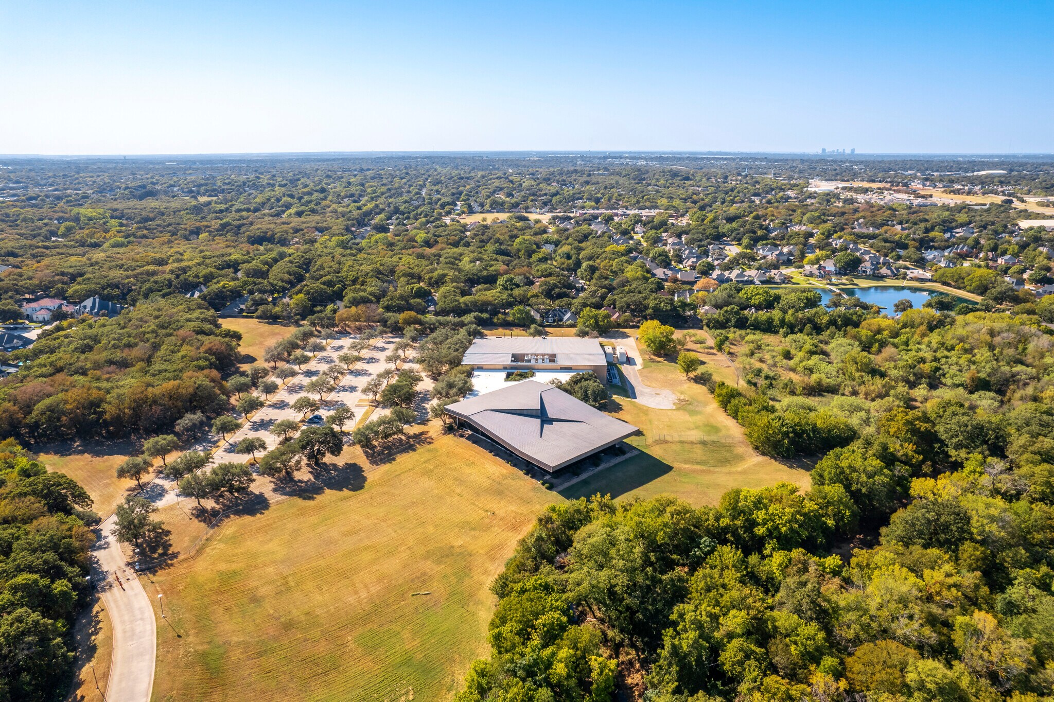 5000 S Bowen Rd, Arlington, TX à louer Photo de l’immeuble– Image 1 sur 14