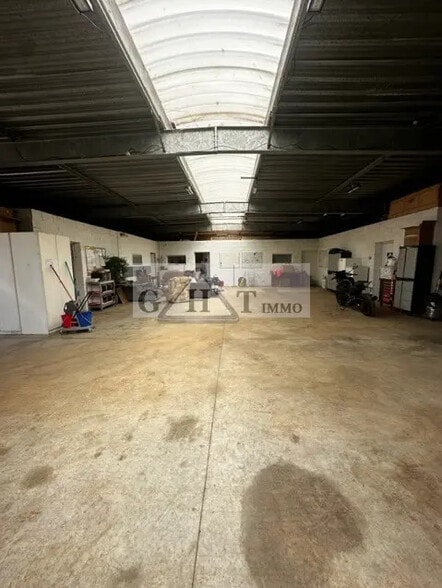 Industriel/Logistique dans Vaux-le-Pénil à vendre - Photo intérieure – Image 2 sur 6
