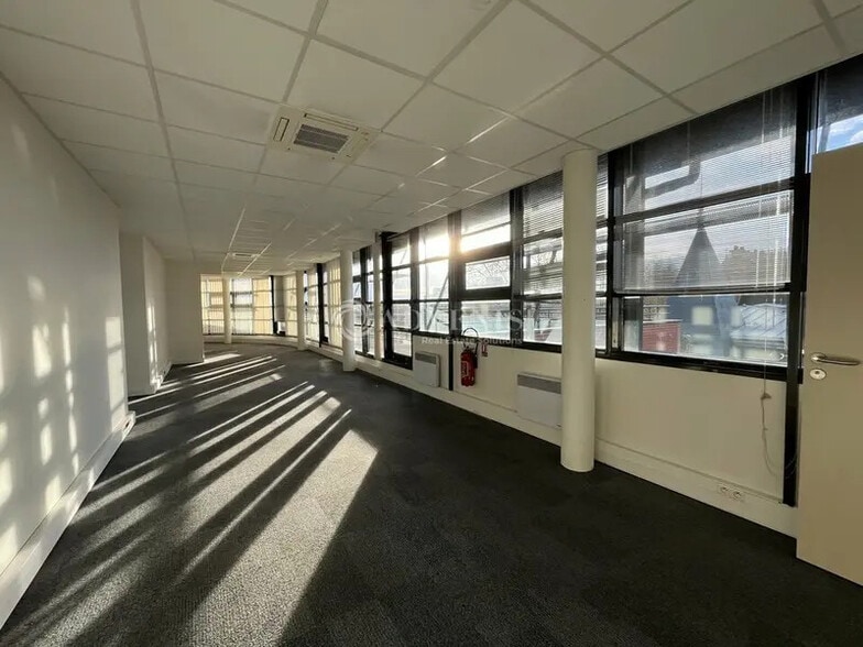 Bureau dans Melun à vendre - Photo intérieure – Image 3 sur 24