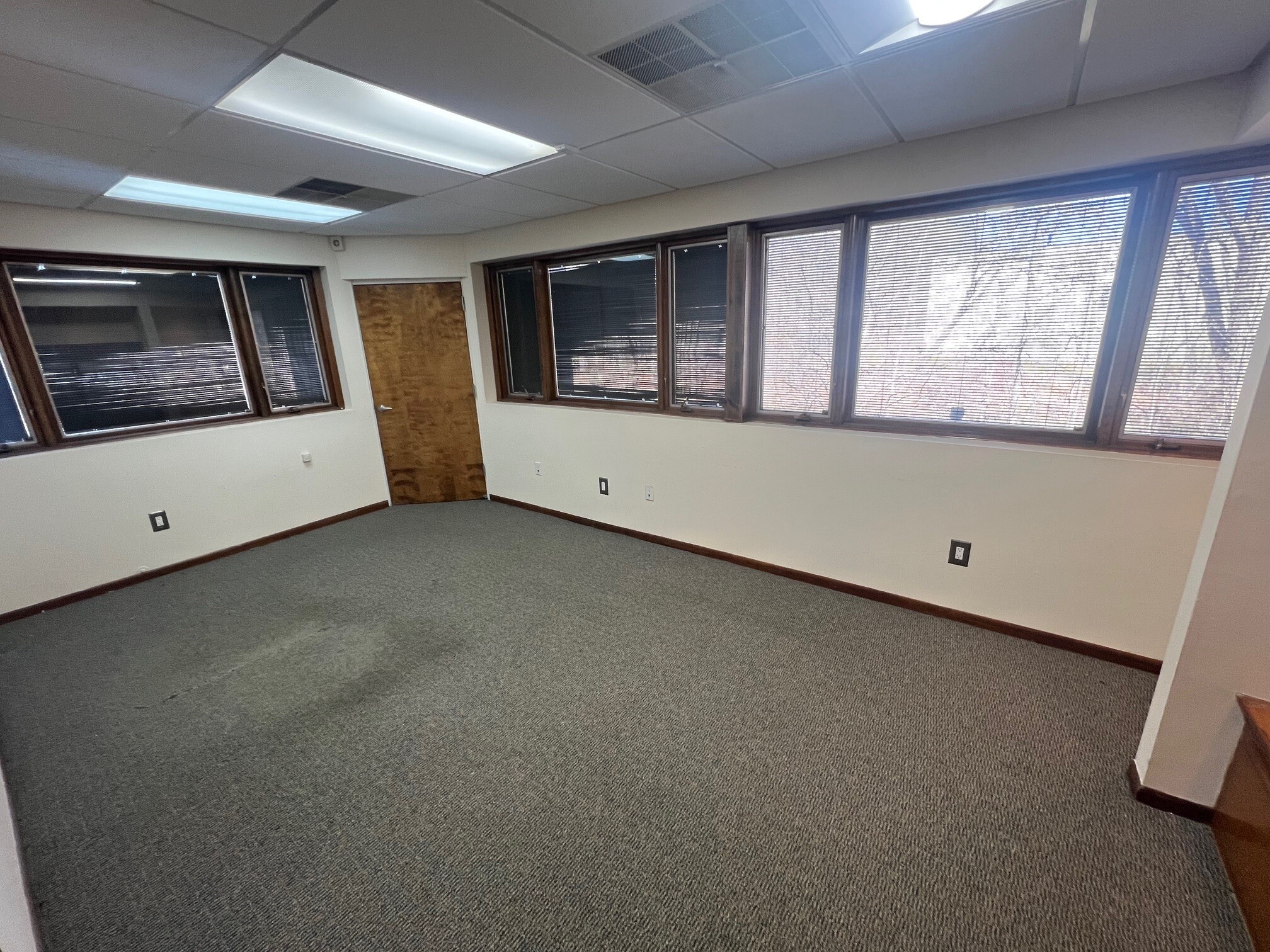 1-11 Jocama Blvd, Old Bridge, NJ à louer Photo intérieure– Image 1 sur 4