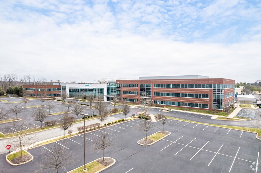 2100 Pennbrook Pky, Lansdale, PA à louer - Photo de l’immeuble – Image 2 sur 6