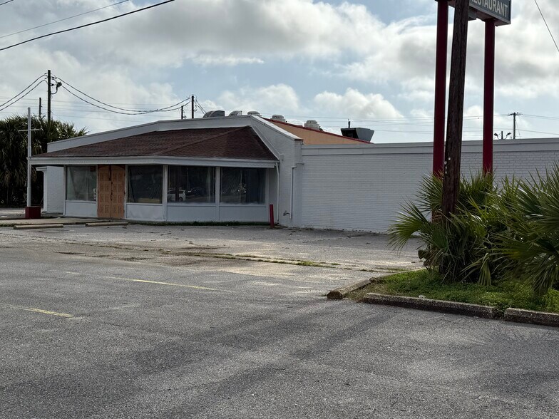 1094 N Navy Blvd, Pensacola, FL à vendre - Photo de l’immeuble – Image 2 sur 14