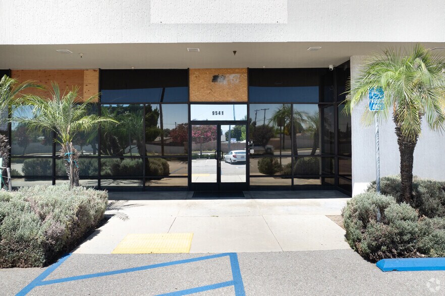 9541 Mason Ave, Chatsworth, CA à louer - Photo de l’immeuble – Image 3 sur 4