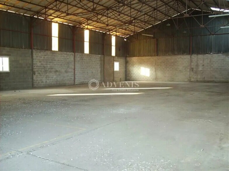 Local d’activités dans Yffiniac à louer - Photo de l’immeuble – Image 3 sur 5