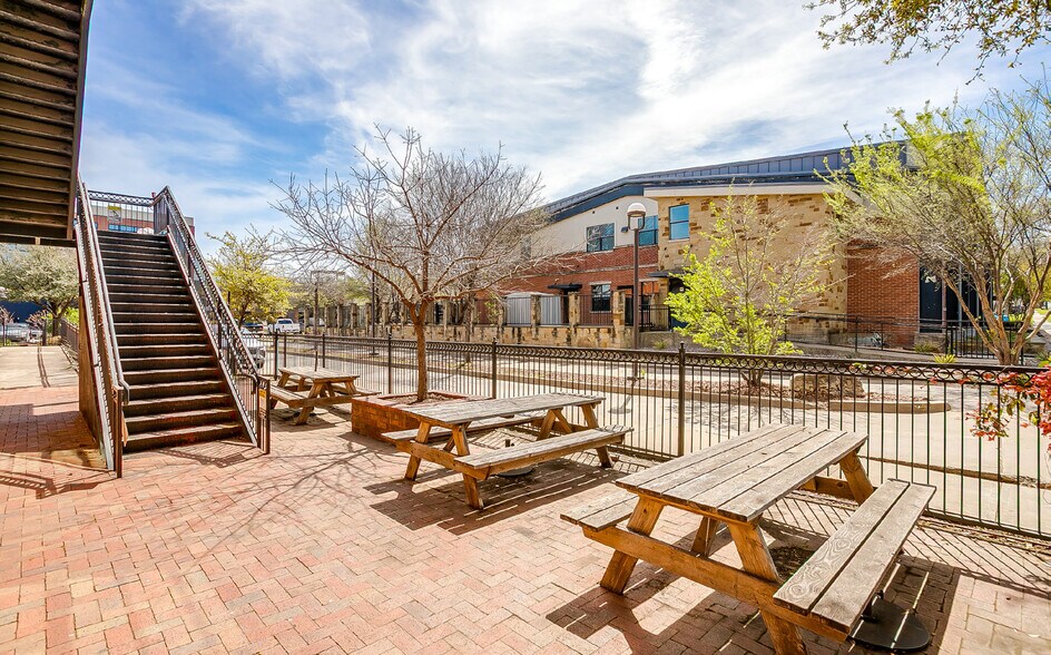 1311 Lipscomb St, Fort Worth, TX à louer - Photo de l’immeuble – Image 3 sur 11
