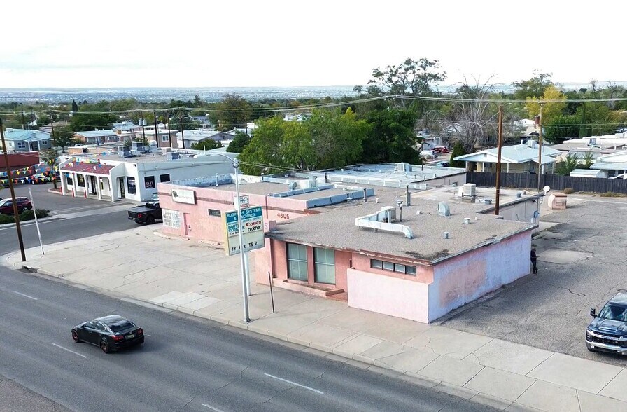 4801-4805 Menaul Blvd NE, Albuquerque, NM à vendre - Photo de l’immeuble – Image 2 sur 6