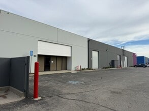 12325 Mills Ave, Chino, CA à louer Photo de l’immeuble– Image 2 sur 6