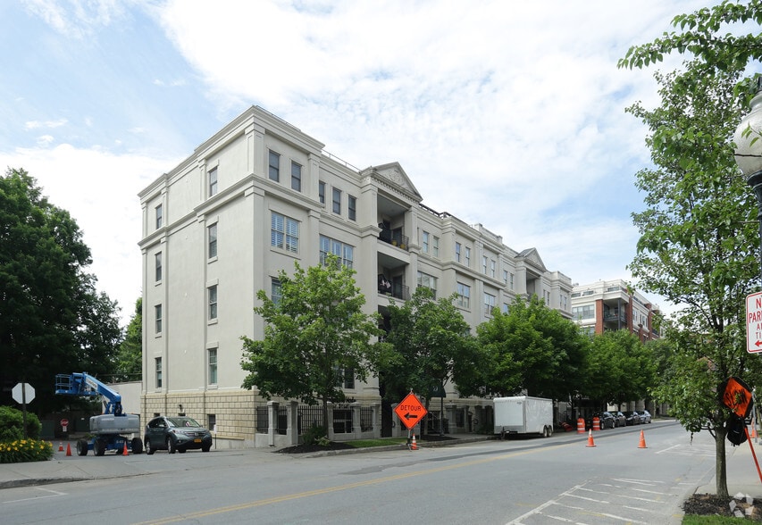 79 Railroad Pl, Saratoga Springs, NY à louer - Photo principale – Image 1 sur 4
