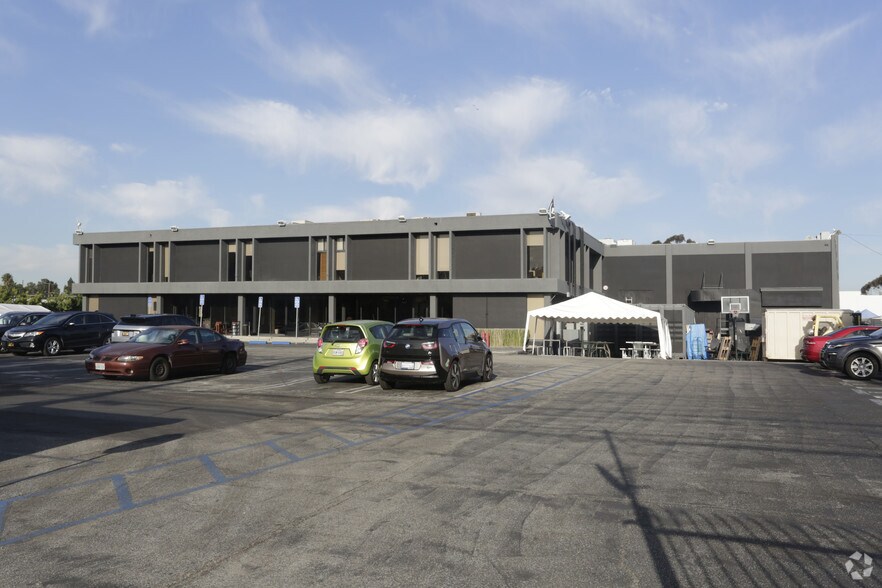 12633-12641 Beatrice St, Los Angeles, CA à louer - Photo de l’immeuble – Image 3 sur 6